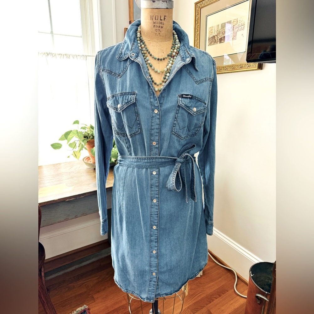 Wrangler Retro Cowgirl Denim pearl snap dress with belt. Large.
